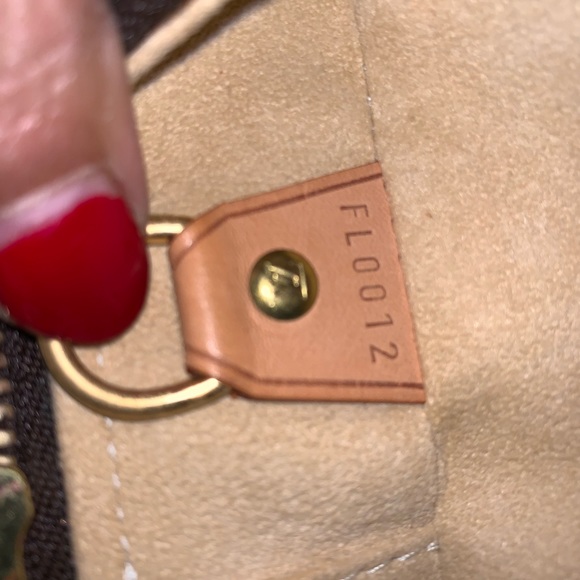 Pre owned Louis Vuitton good condition $550 - Picture 4 of 8